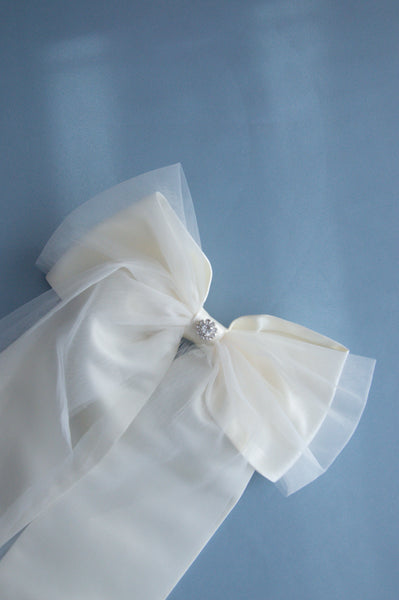 PORCELAIN WHITE LONG BEAU WITH TULLE